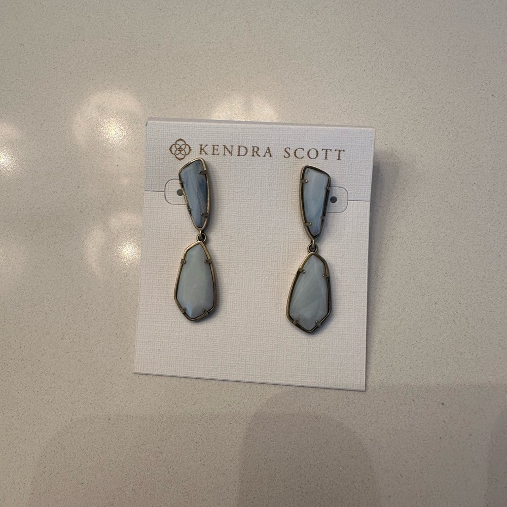NWT Kendra Scott Drop Earrings